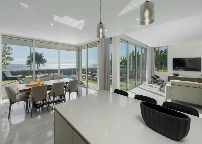 Villa Ourmadeira - Beachfront